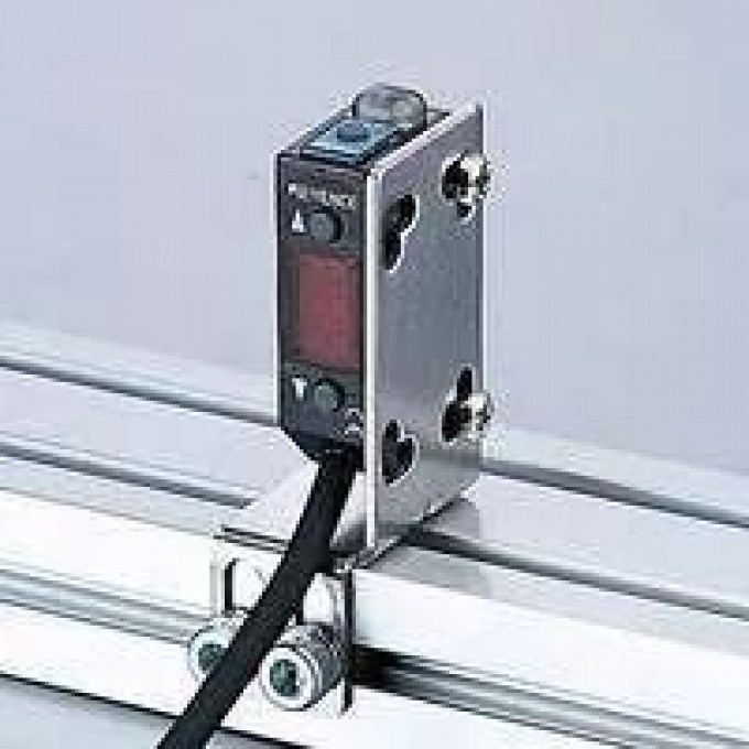 Кронштейн бокового монтажа KEYENCE PZ-B22 для серии PZ-V/M PZ-B22-322982