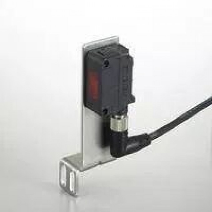 Кронштейн для датчика KEYENCE PZ-B23 бокового монтажа PZ-B23-322890