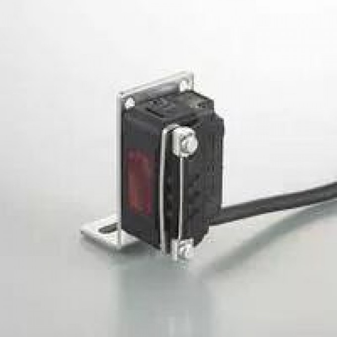 Датчик KEYENCE PZ-B81K со стандартным монтажным кронштейном для серии Z-V/M PZ-B81K-322985